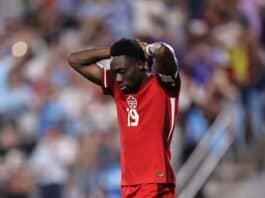 بايرن ميونخ يتلقى ضربة موجعة بإصابة ديفيز وأوباميكانو إصابات ديفيز وأوباميكانو تُربك حسابات بايرن ميونخ