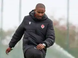 الوداد يكشف عن وضعية المدرب موكوينا ويعلن انتهاء العلاقة التعاقدية بعد نهاية الموسم الوداد يعلن نهاية عقد موكوينا ويكلف أمين بنهاشم بقيادة الفريق