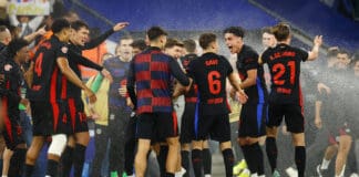 برشلونة يتوج بطلاً لليغا للمرة 28 بعد حسمه الديربي أمام إسبانيول برشلونة يحسم لقب الليغا للمرة 28 بعد فوزه على إسبانيول