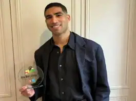 أشرف حكيمي يتوّج بجائزة مارك فيفيان فوي 2025 كأفضل لاعب إفريقي في الدوري الفرنسي أشرف حكيمي يحصد جائزة أفضل لاعب إفريقي في فرنسا 2025