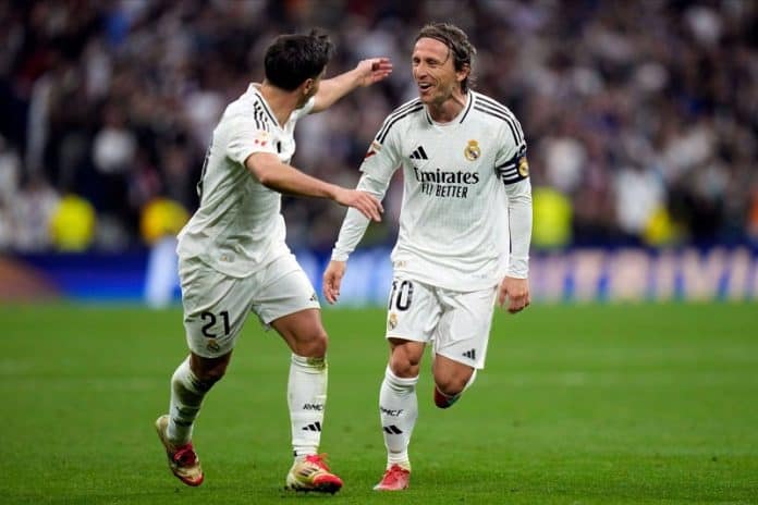 براهيم دياز يودّع مودريتش: 