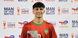 أيمن أركيك يتوج بجائزة أفضل لاعب في مباراة تونس بكأس إفريقيا للشباب أيمن أركيك أفضل لاعب في فوز منتخب الشباب على تونس