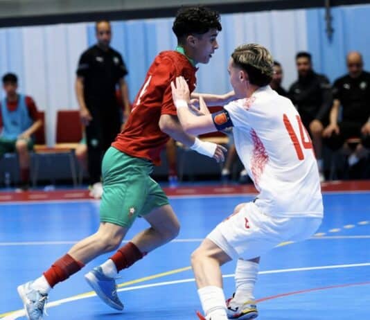 المنتخب الوطني المغربي يفوز على نظيره الإسباني في كرة القدم داخل القاعة المنتخب الوطني المغربي يفوز على إسبانيا 4-2 في كرة القدم داخل القاعة