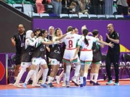 المنتخب الوطني النسوي داخل القاعة يُتوّج بكأس إفريقيا لأول مرة المنتخب النسوي المغربي يتوج بكأس إفريقيا لأول مرة في تاريخ كرة القدم داخل القاعة