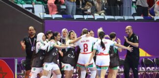 المنتخب الوطني النسوي داخل القاعة يُتوّج بكأس إفريقيا لأول مرة المنتخب النسوي المغربي يتوج بكأس إفريقيا لأول مرة في تاريخ كرة القدم داخل القاعة