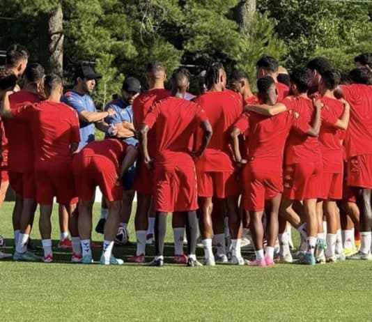 الوداد ينهي تحضيراته اليوم لمواجهة العين الإماراتي الوداد ينهي تحضيراته لمواجهة العين الإماراتي في كأس العالم للأندية
