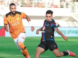 أولمبيك آسفي يتوج بكأس العرش لأول مرة في تاريخه بعد فوز مثير على نهضة بركان أولمبيك آسفي يتوج بكأس العرش لأول مرة في تاريخه