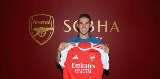 ديكيرش يشعل حماس الجماهير ويحطم رقمًا قياسيًا في مبيعات قمصان أرسنال ديكيرش يحطم رقماً قياسياً في مبيعات قمصان أرسنال