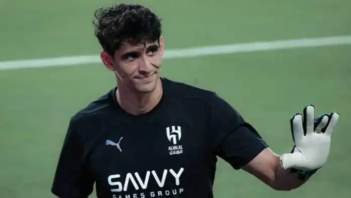 ياسين بونو يجدد عقده مع الهلال السعودي حتى 2027
