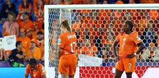 يونكر: «إمكانات هذا الفريق هائلة»… رغم الإقصاء المبكر من يورو 2025 رد فعل لاعبات المنتخب الهولندي بعد خسارتهن أمام فرنسا في بطولة أمم أوروبا للسيدات 2025