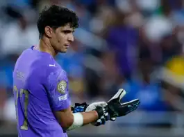 الهلال يكافئ ياسين بونو بعد تألقه في مونديال الأندية ويجهز لتجديد عقده الهلال يتحرك لتجديد عقد ياسين بونو حتى 2028 بعد تألقه في مونديال الأندية