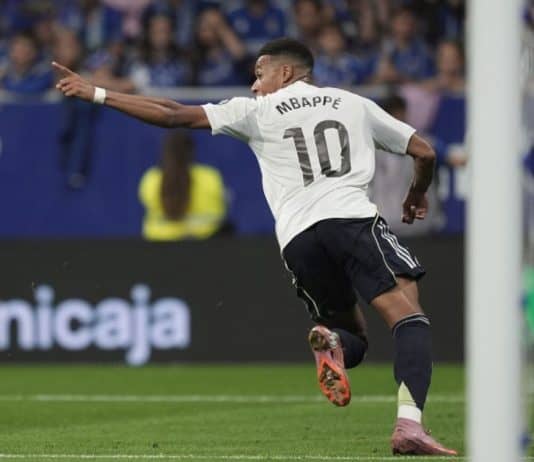 مبابي يتألق بثنائية ويقود ريال مدريد لسحق ريال أوفييدو في الليغا مبابي يقود ريال مدريد لفوز كبير على أوفييدو بثلاثية في الليغا