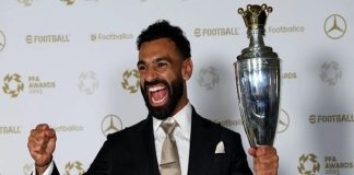 محمد صلاح يفوز بجائزة أفضل لاعب في الدوري الإنجليزي للمرة الثالثة محمد صلاح يتوج بجائزة أفضل لاعب في الدوري الإنجليزي للمرة الثالثة