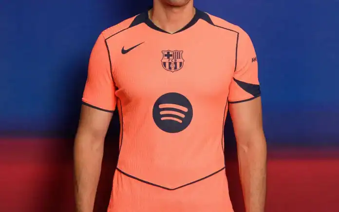 برشلونة يكشف عن القميص الثالث لموسم 2025/2026 – اللون البرتقالي الفاتحبرشلونة يكشف عن القميص الثالث لموسم 2025/2026 – اللون البرتقالي الفاتح