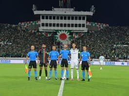 عقوبات تحكيمية بعد جدل مباراة الرجاء والجيش الملكي عقوبات ضد حكام مباراة الرجاء والجيش الملكي بعد احتجاجات قوية
