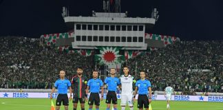 عقوبات تحكيمية بعد جدل مباراة الرجاء والجيش الملكي عقوبات ضد حكام مباراة الرجاء والجيش الملكي بعد احتجاجات قوية