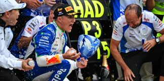 إسحاق حاجار يحصل على كأس جديد بعد تحطم جائزته في سباق هولندا إسحاق حاجار يحصل على كأس جديد بعد تحطم جائزة سباق هولندا 2025