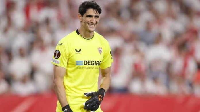 ياسين بونو يبدأ موسمه مع الهلال بجائزة أفضل تصدٍ في الدوري السعودي