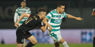 “الفار” يحسم الكلاسيكو السلبي بين الرجاء والجيش الملكي الكلاسيكو السلبي: "الفار" ينقذ الرجاء أمام الجيش