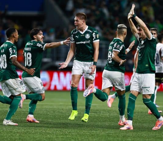 معجزة بالميراس: عودة تاريخية من 0-3 لـ4-0 أمام إل دي يو كيتو وتأهل لنهائي ليبرتادوريس بالميراس يقلب 0-3 لـ4-0 على إل دي يو كيتو: نهائي برازيلي أمام فلامينغو