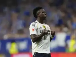 فينيسيوس يعتذر رسميًا بعد غضبه في الكلاسيكو: «رغبتي في الفوز تغلبني أحيانًا» فينيسيوس يعتذر بعد غضبه في الكلاسيكو: بيان رسمي