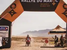 من فاس إلى أرفود: نخبة عالمية تتألق في رالي المغرب 2025 رالي المغرب 2025: من فاس إلى أرفود مع العطية وساينز