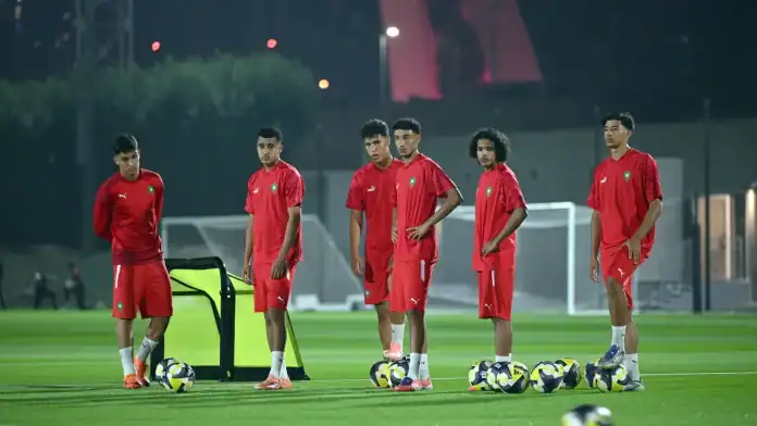 المغرب U17 vs أمريكا في دور 32 مونديال قطر: تحضيرات مكثفة ودعم جماهيري