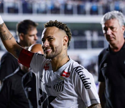 نيمار يذهل بثلاثية مذهلة اولاها منذ عامين.. عودة اسطورية للبرازيلي في الدوري البرازيلي نيمار يذهل بثلاثية اولاها منذ عامين في الدوري البرازيلي