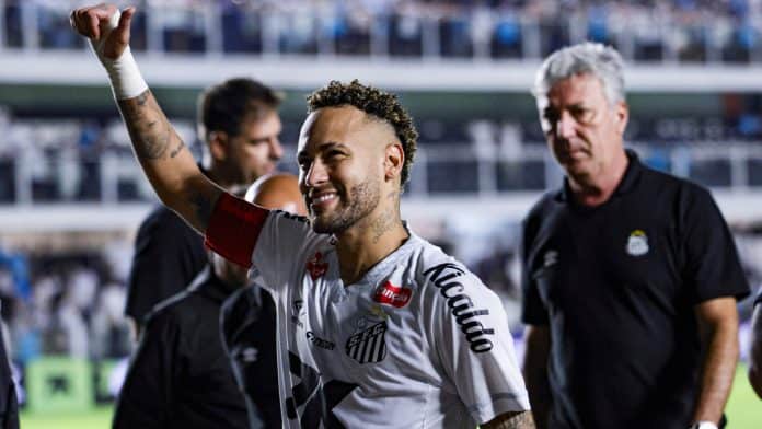 نيمار يذهل بثلاثية اولاها منذ عامين في الدوري البرازيلي