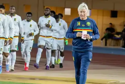 الكاميرون يفترق عن مدربه البلجيكي قبل أسابيع قليلة من انطلاق كأس الأمم الأفريقية الكاميرون تفصل عن بريس قبل كأس أمم أفريقيا وتعيِّنْ باجو مدربًا