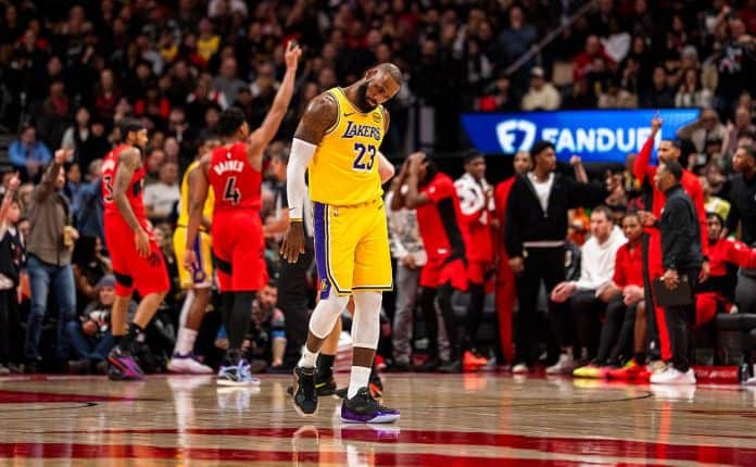 ليبرون جيمس يسجل رقماً سلبياً في NBA