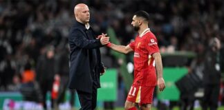 سلوت يؤكد انتهاء الخلاف مع صلاح قبل مواجهة توتنهام مدير ليفربول أرني سلوت مع محمد صلاح. الصورة: AFP