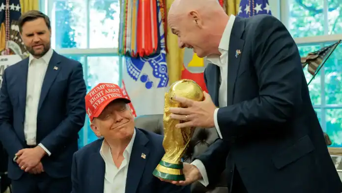 ترامب يحصل على جائزة سلام فيفا بقرعة 2026
