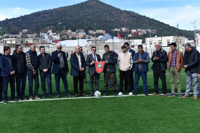 جامعة الكرة تسلم ملعب 16 نونبر بتاونات بعشب اصطناعي حديث