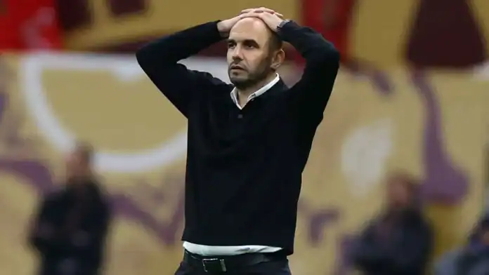 وليد الركراكي يقدّم استقالته من تدريب المنتخب المغربي