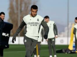 مبابي خارج قائمة ريال مدريد أمام بنفيكا بسبب إصابة الركبة مبابي يغيب عن ريال مدريد أمام بنفيكا بسبب إصابة الركبة