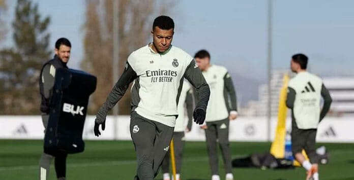 مبابي يغيب عن ريال مدريد أمام بنفيكا بسبب إصابة الركبة