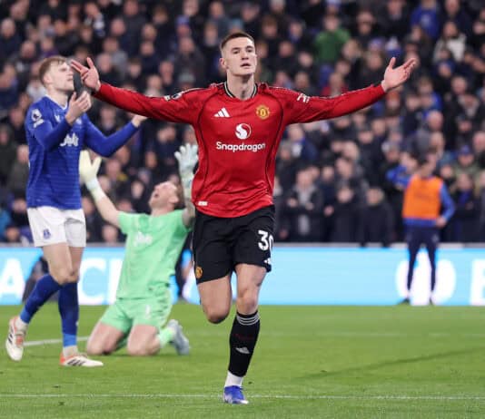 مانشستر يونايتد يخطف فوزاً ثميناً من إيفرتون بهدف شيشكو المتأخر مانشستر يونايتد يفوز 1-0 على إيفرتون بهدف شيشكو المتأخر