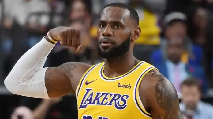 ليبرون جيمس يتجاوز 43 ألف نقطة في الـNBA