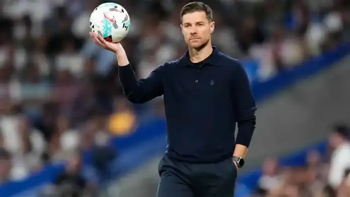 خافي ألونسو مرشح لتدريب ليفربول بعد تراجع النتائج