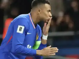 مبابي يعلن تعافيه الكامل من الإصابة ويستعد لقيادة الديوك أمام البرازيل وكولومبيا مبابي جاهز لقيادة فرنسا أمام البرازيل وكولومبيا بعد تعافيه