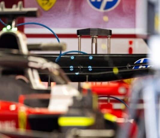 فيراري تفاجئ الفورمولا 1 بتحديث جريء قبل سباق الصين بجناح “ماكارينا” المبتكر فيراري تقدم جناحاً مبتكراً قبل جائزة الصين الكبرى