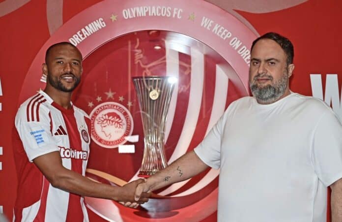 أولمبياكوس يجدد عقد أيوب الكعبي بعد تألقه