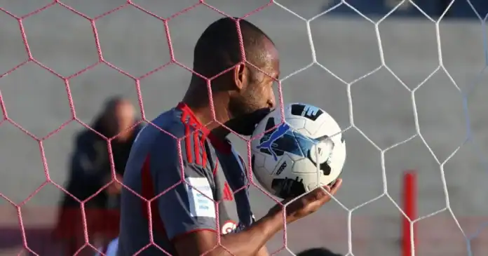 أيوب الكعبي يسجل ثنائية ويقود أولمبياكوس للصدارة