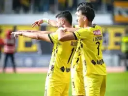 رباعية قاسية تهز أكادير.. المغرب الفاسي يبتعد في الصدارة رباعية قاسية تهز أكادير.. المغرب الفاسي يبتعد في الصدارة