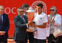 مراكش تصنع نجما جديدا.. جودار يخطف أول لقب احترافي في بطولة الحسن الثاني جودار يفوز ببطولة الحسن الثاني يحرز أول لقب احترافي