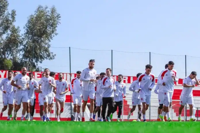 الوداد يواجه الدفاع الجديدي في مؤجل مهم بالبطولة الاحترافية