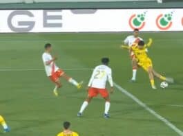 المغرب الفاسي يهزم الوداد بهدف عالمي من الجبالي وينتزع الصدارة هدف عالمي يقود المغرب الفاسي لهزم الوداد وانتزاع الصدارة