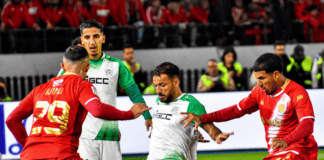 الوداد يهدر الصدارة في الوقت القاتل والدفاع الجديدي يخرج بنقطة ثمينة من البيضاء الوداد يتعادل مع الدفاع الجديدي ويهدر الانفراد بالصدارة