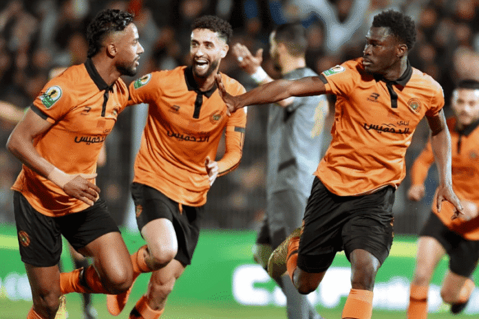 RS-Berkane-2 الرجاء يتصدر ونهضة بركان يخطف فوزاً قاتلاً